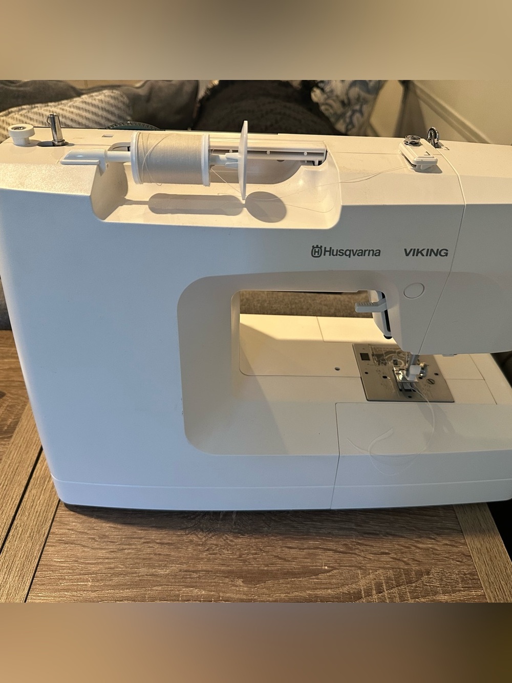 Husqvarna Emerald 118 Sewing Machine
